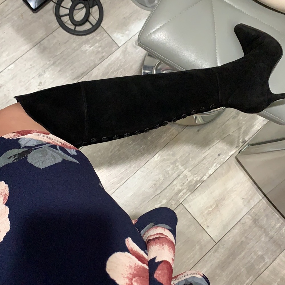Classy Stuart Weitzman Boots - Picture 5 of 12